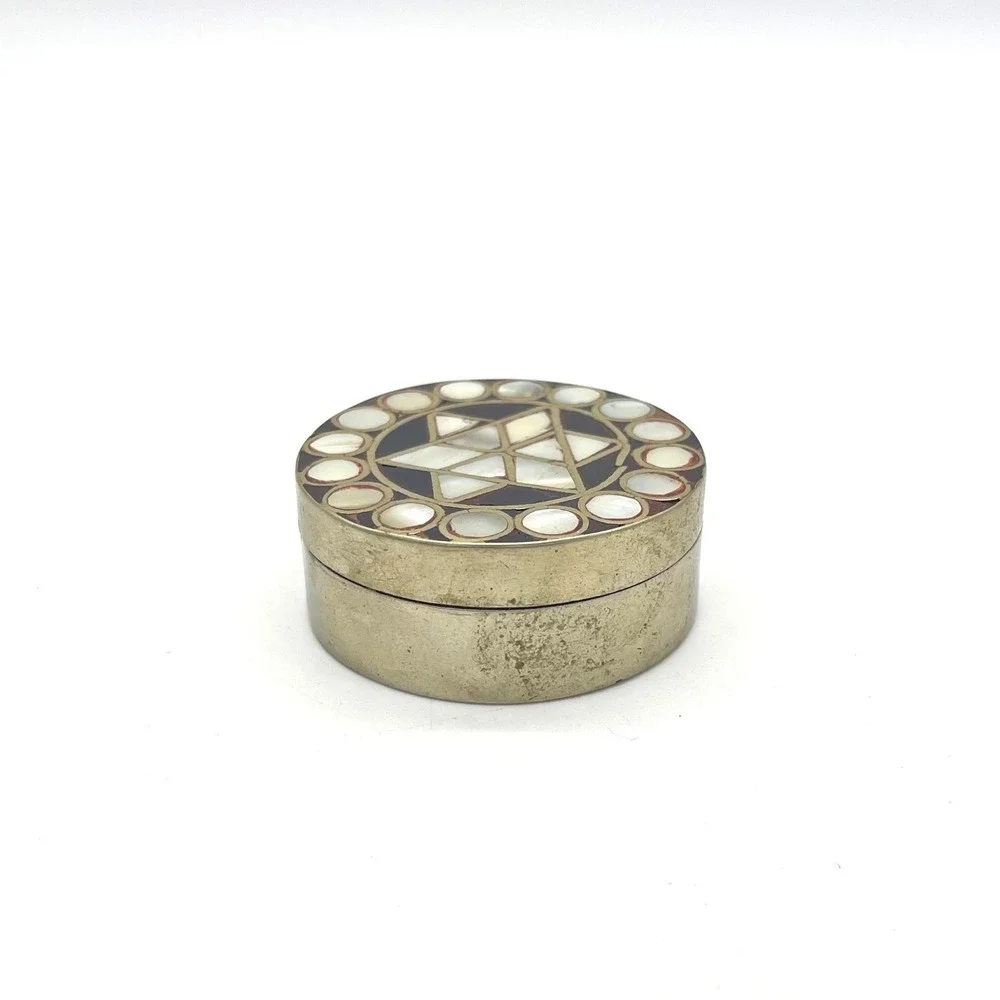 N/A vintage round